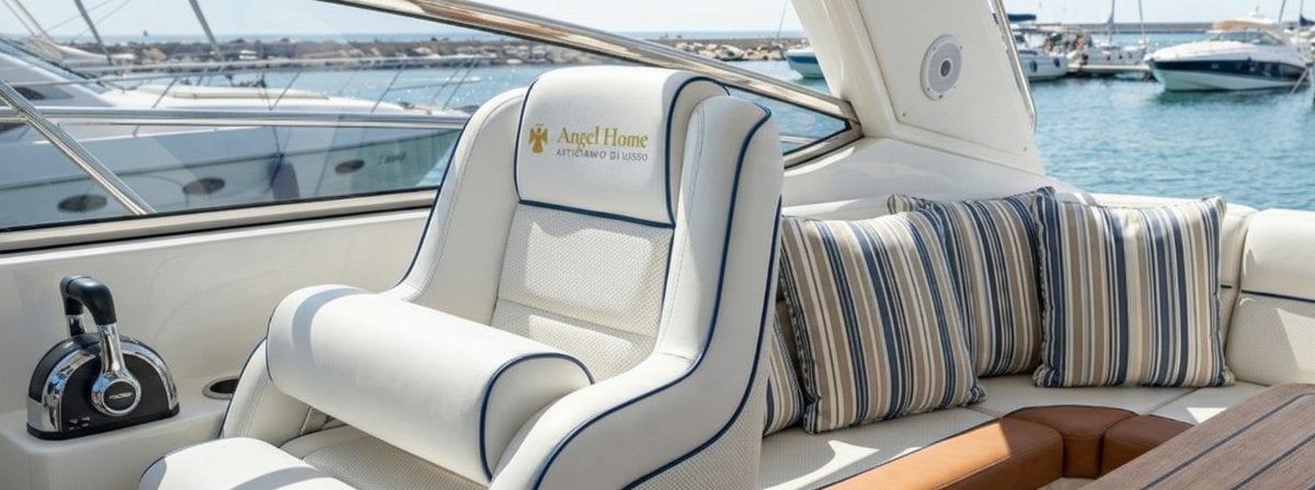 Interni yacht di lusso con tappezzeria nautica Sunbrella e finiture artigianali - Angel Home