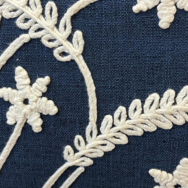 Cuscino ricamato blu 64x42 cm in Poliestere 100% Asola – Edizione Limitata 2