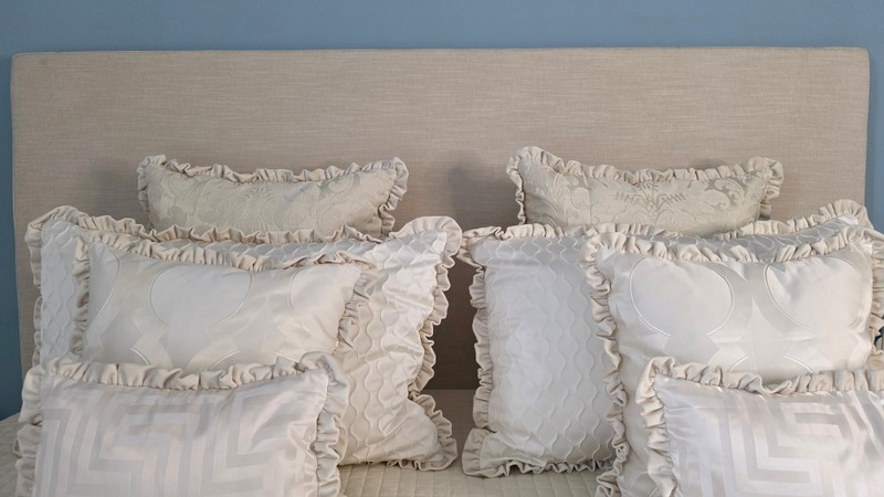 Set Cuscini Letto Matrimoniale Avorio Classico con Runner – 9 Pezzi Artigianali 2