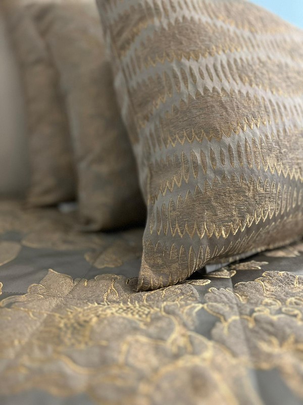 Corredo Camera da Letto Completo SARLAS - Set 12 Pezzi con Trapunta, Cuscini e Tende 3