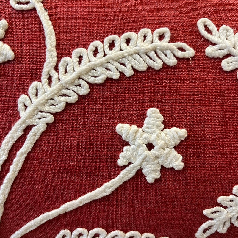 Cuscino ricamato rosso 65x40 cm in poliestere 100% Asola – Edizione Limitata 2