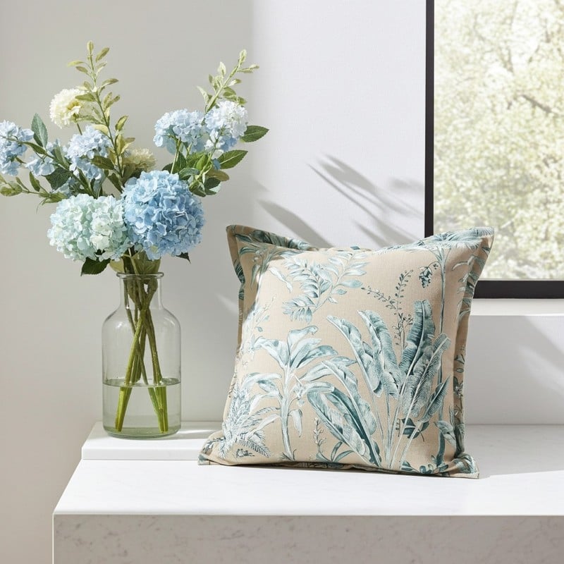 Cuscino d’arredo tropical 50x50 cm in cotone 100% Thevenon beige con foglie tiffany – Edizione Limitata